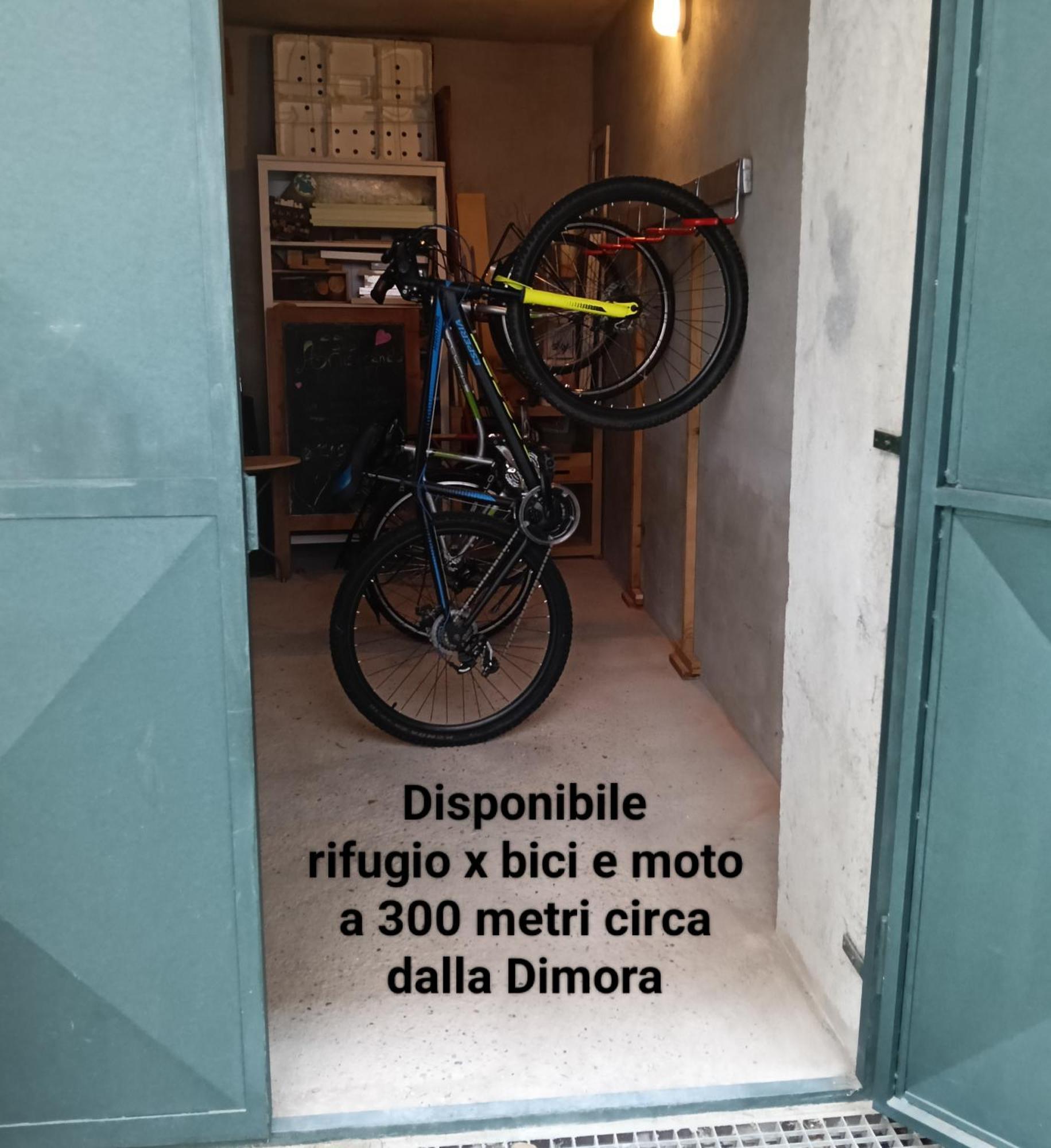 Апартаменты La Dimora Del Borgo Пинероло Экстерьер фото